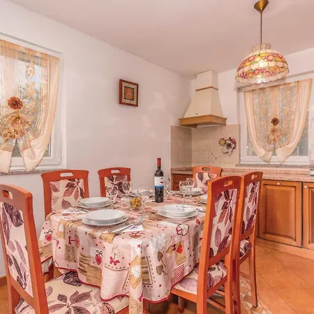 2 Bedroom Gorgeous In *
