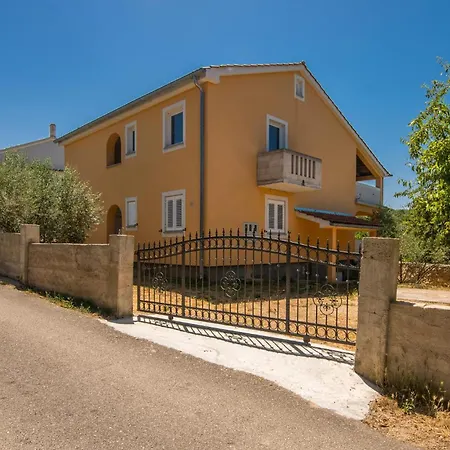 2 Bedroom Gorgeous In