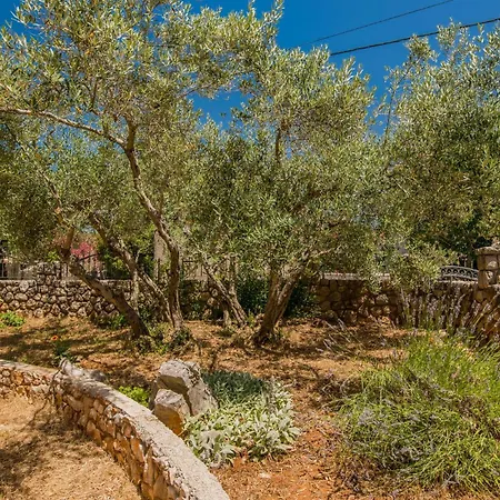 2 Bedroom Gorgeous In *